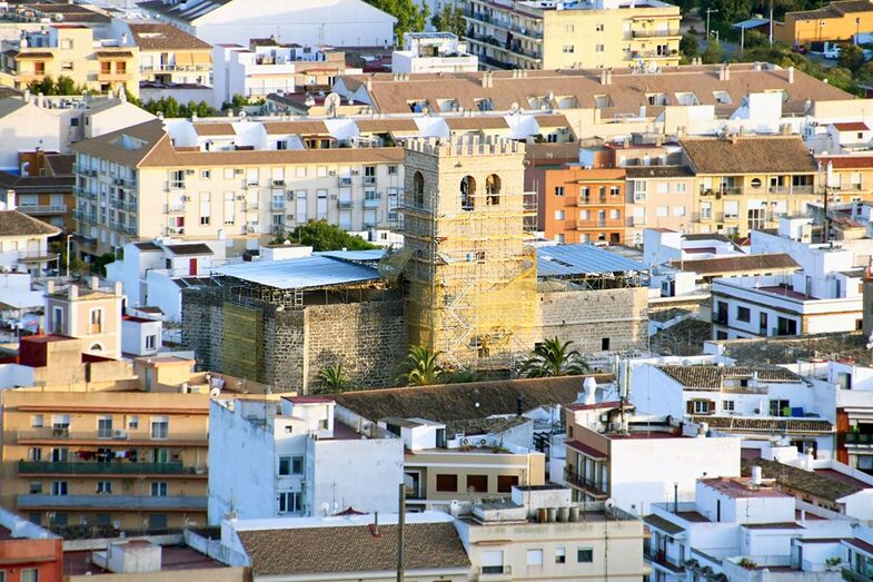 El Consell de Cultura de Xàbia se reúne para valorar el almenado del campanario de San Bartolomé