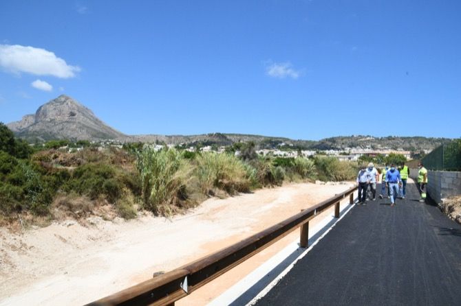 Concluyen las obras de sustitución de la tubería de Amjasa que bordea el cauce del Gorgos