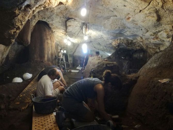 El MARQ de Alicante continúa las excavaciones en la Cova del Randero de Pedreguer
