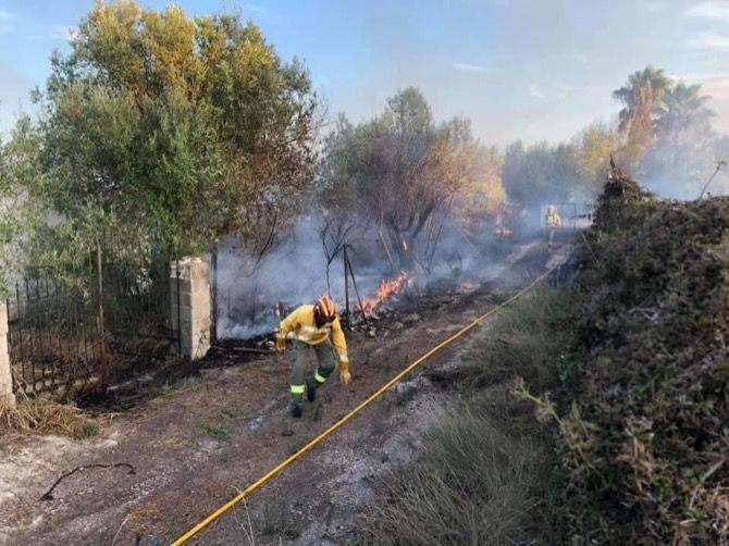 Los vecinos de la zona del Montgó denuncian el estado de abandono de muchas parcelas