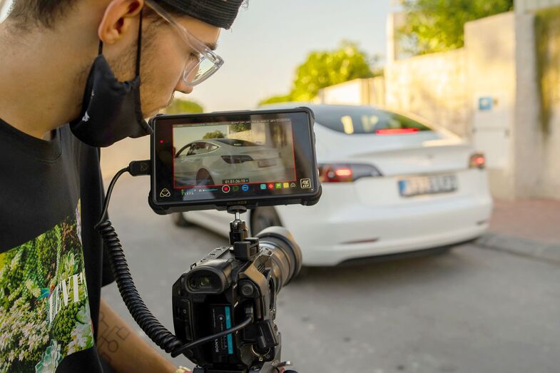 Álex Pérez y Tesla, el camino autodidacta de un joven de Xàbia que busca dedicarse al mundo audiovisual