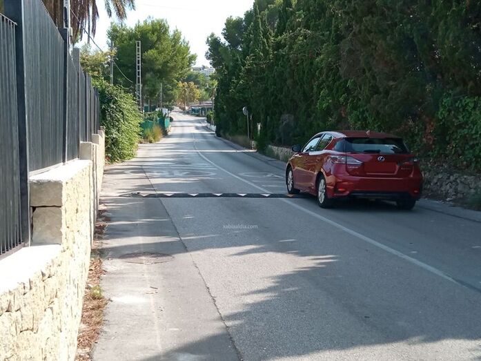 Nuevos badenes reductores de velocidad en la carretera de la Guardia