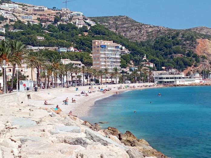 Xàbia estudia ampliar el servicio de vigilancia de playas y de los accesos a las calas