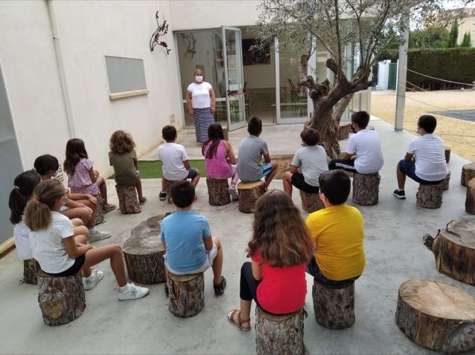 Los alumnos del Colegio Port estrenan sus nuevas aulas al aire libre
