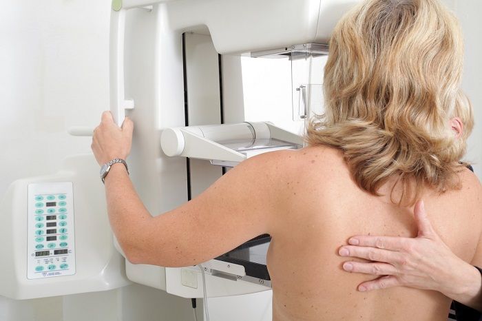 El Grupo HLA se viste de rosa para luchar contra el cáncer de mama