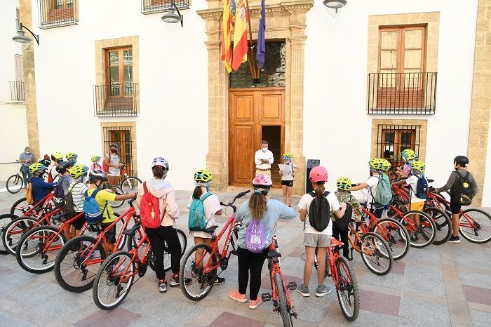 Los escolares piden al alcalde de Xàbia más carriles bici