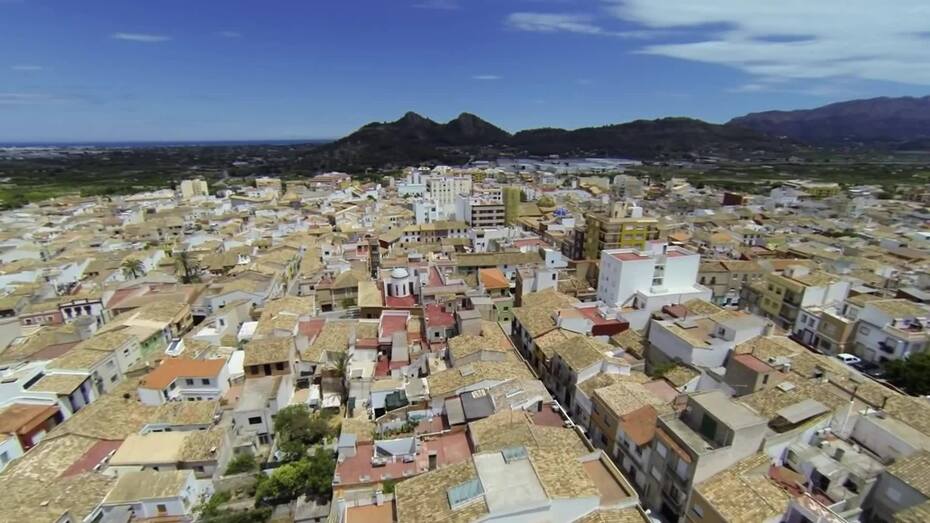 Pedreguer destina más de 16.000 euros para facilitar el aprendizaje académico de sus jóvenes