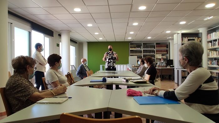 Benitatxell inaugura su taller de memoria para personas mayores
