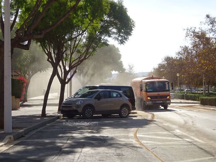 Opinión: ¿Cómo retirar un montón de tierra de la avenida Ausias March?