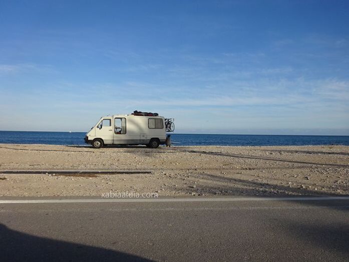 La Policía Local pone 17 denuncias a vehículos mal aparcados en el Primer Montañar