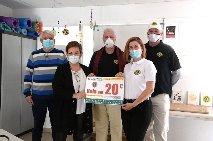 El Club Los Leones de Xàbia, Dénia y Pedreguer dona 2.000 euros a Servicios Sociales