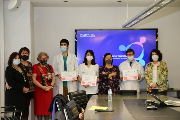 Amunt contra el Cáncer entrega 9.000 euros los proyectos de investigación del Incliva