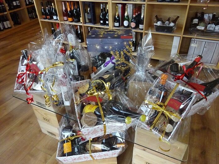 Los detalles, cestas y cajas de navidad están en Casa del Vino Jávea