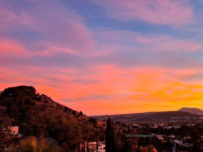 Espectaculares imágenes del cielo en Xàbia este domingo por la tarde