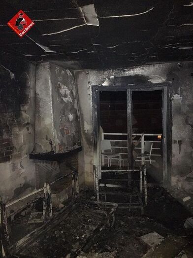 La familia del herido en el incendio de la vivienda de Xàbia inicia una recogida de fondos para sufragar su reparación