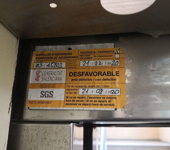 Uno de ascensores de los aparcamientos subterráneos de Xàbia fuera de servicio porque no supera la inspección