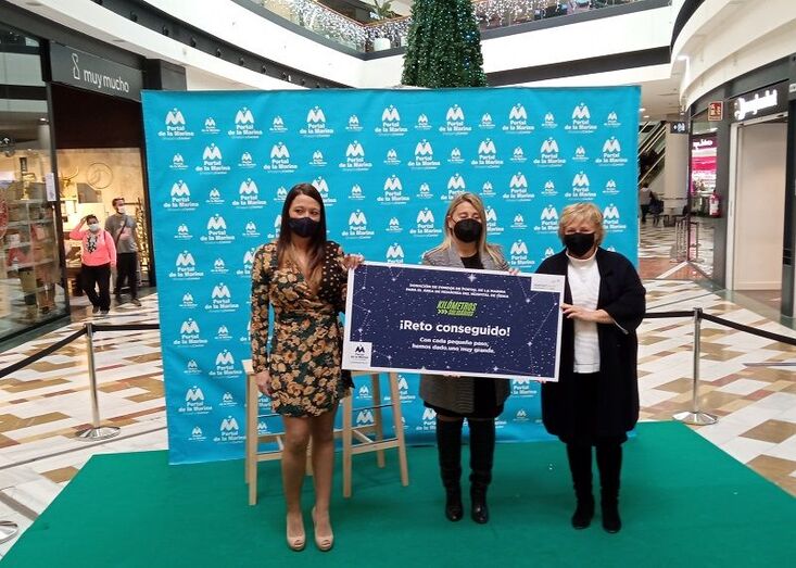 Una iniciativa solidaria del Portal de la Marina permitirá decorar con motivos planetarios las habitaciones de pediatría del Hospital