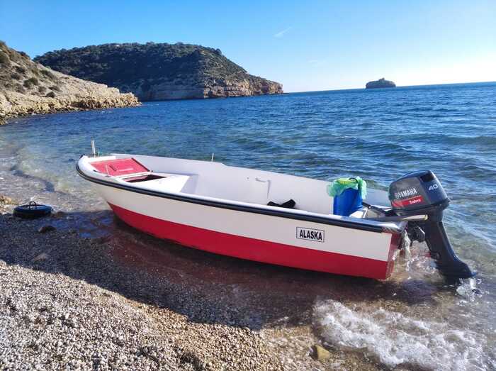 12 migrantes desembarcan en la cala Barraca de Xàbia