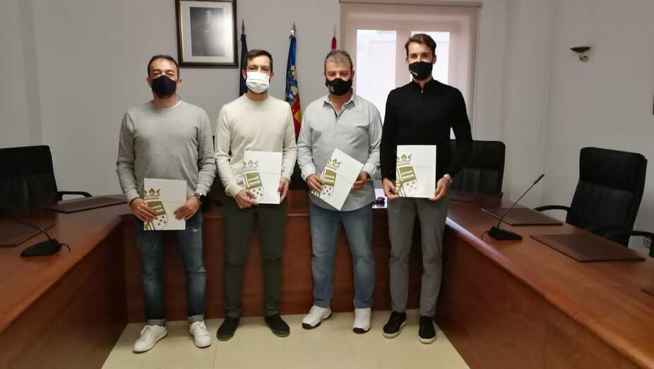 El auge del fútbol en Benitatxell posibilita la firma de un convenio municipal