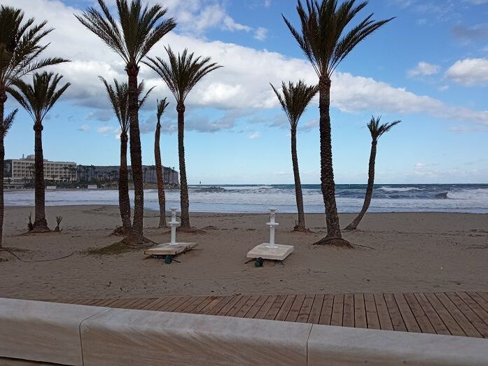 Aemet activa la alerta amarilla por fuerte viento y temporal de mar este martes