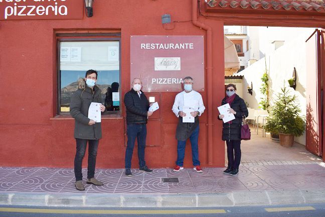Dos comercios de Benitatxell se solidarizan con las familias más vulnerables del municipio