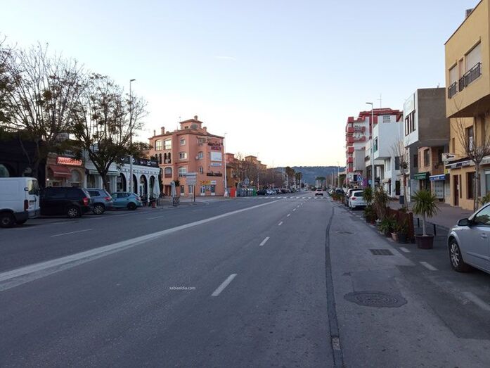 La avenida del Pla seguirá un año más sin alumbrado navideño