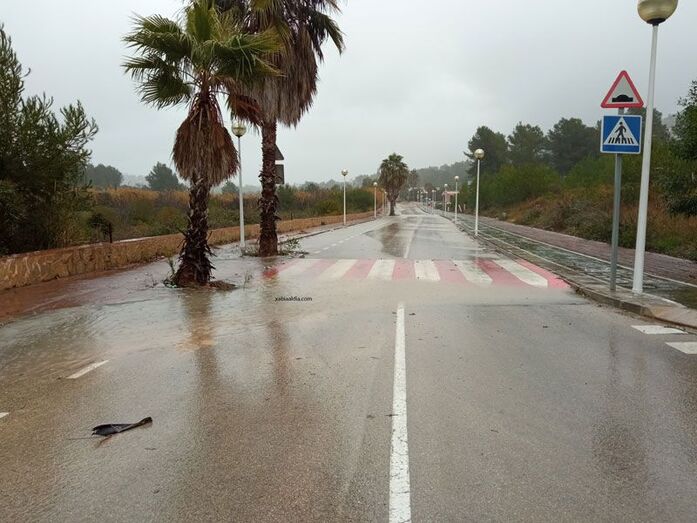 Servicios gasta 6.200 euros en rebajar unos badenes no aptos para coches de la zona de Villes del Vent