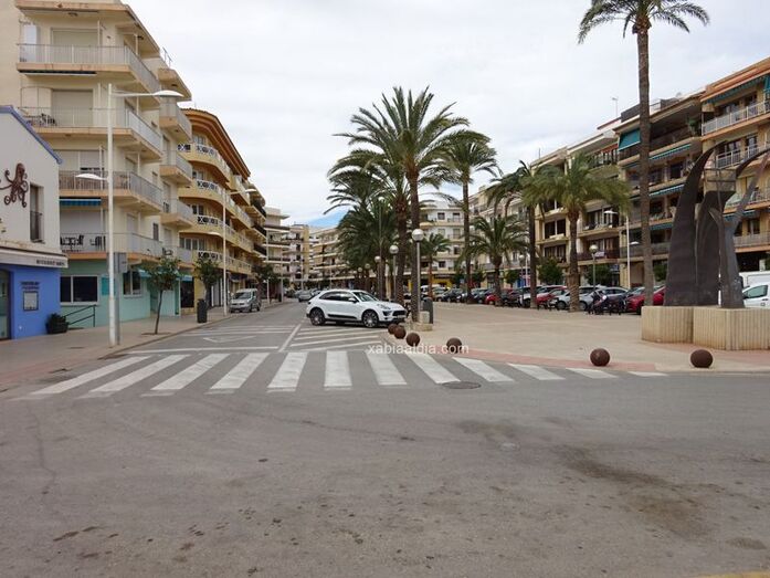 Los empresarios de Xàbia piden al ayuntamiento que elimine el requisito de estar al día en los pagos a Hacienda y Seguridad Social de las bases de las ayudas Paréntesis