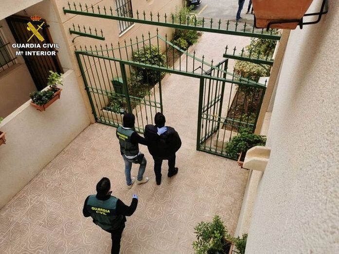 La Guardia Civil de Xàbia participa en un operativo para destapar una estafa de 50.000 euros