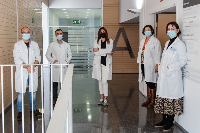 El hospital de Dénia cuenta con un equipo dedicado al seguimiento del estado de las residencias comarcales
