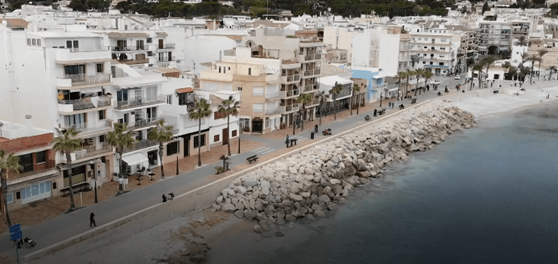 La Policía Local de Xàbia vigila paseos y playas con la ayuda de un dron