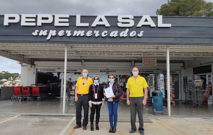 El Lions Club dona 2.000 euros en vales de compra a los Servicios Sociales de El Poble Nou de Benitatxell