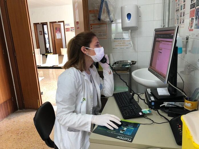 Los profesionales sanitarios de La Marina realizan el seguimiento de 4.000 personas
