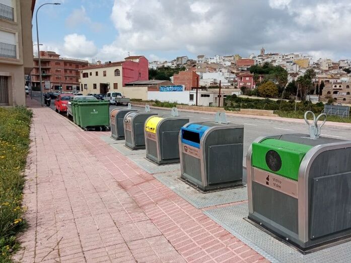 Benitatxell amplía los contenedores de reciclaje para subir la tasa de recuperación de residuos