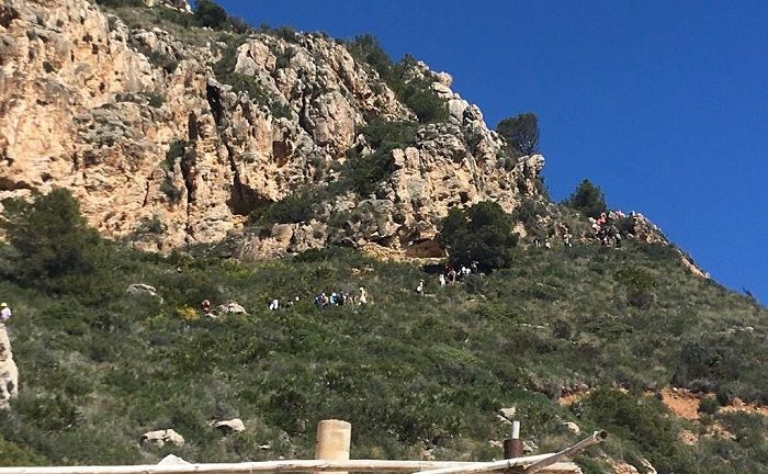 Benitatxell pide responsabilidad a vecinos y visitantes en la ruta de los Acantilados y la cala Llebeig