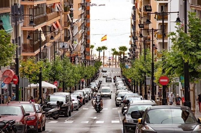 Calp paga un primer lote de ayudas Paréntesis