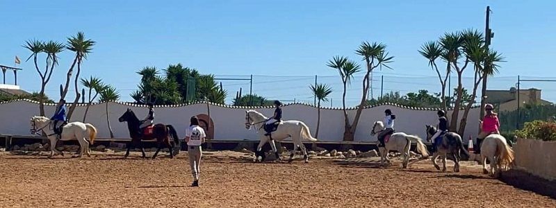 El Centro Hípico Montgó Vall acoge los exámenes oficiales de galope