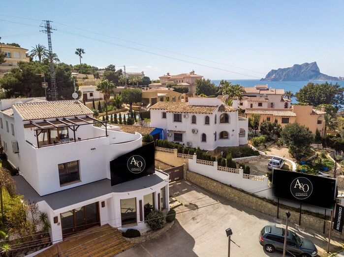 Andrea y Olaf Inmobiliaria presenta este local comercial con vivienda en Moraira