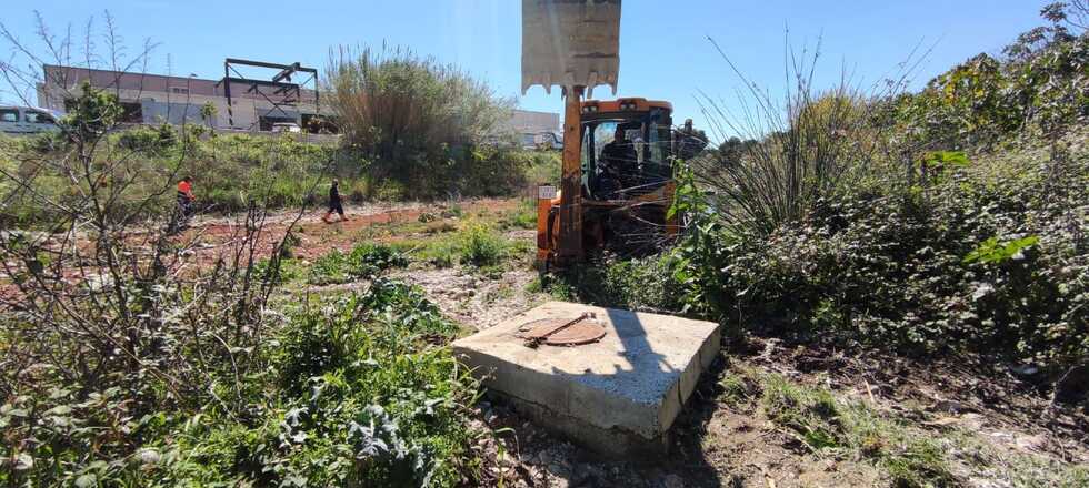Compromís y Podem piden explicaciones al gobierno local por los vertidos en el río y las toallitas
