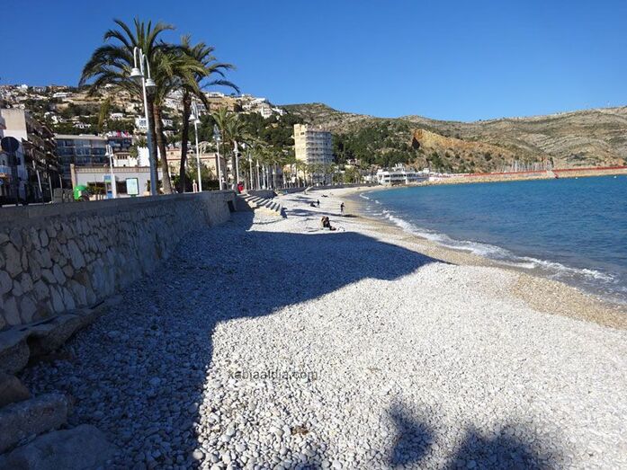 El Ayuntamiento acondiciona y estabiliza las playas de Xàbia de cara a la temporada