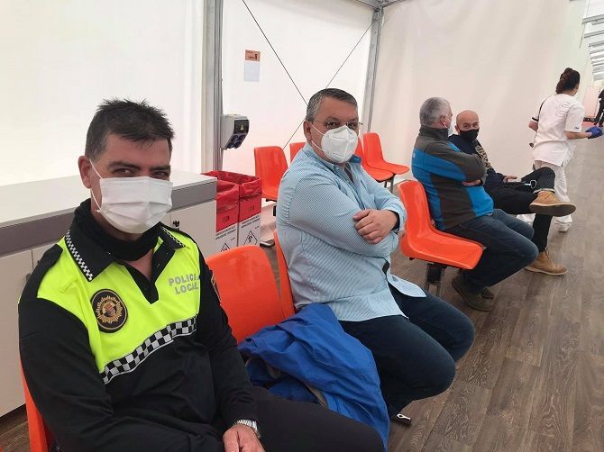 Los Policías Locales de Xàbia y Benitatxell reciben la vacuna contra la Covid-19