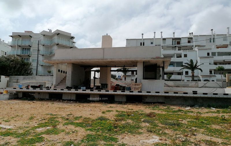El restaurante del segundo Montañar de Xàbia luce ya terraza con vistas