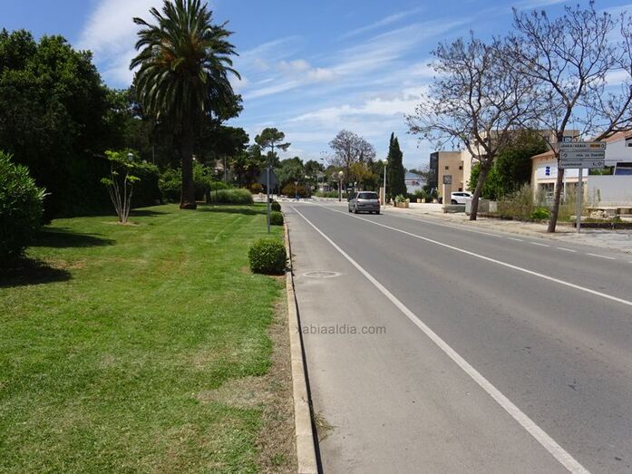La Diputación se compromete a estudiar si se pueden habilitar nuevos pasos de peatones en la carretera del Portitxol junto a la rotonda del Tosalet