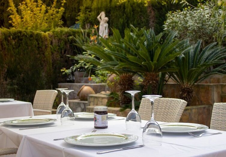 Disfruta de un menú especial de San Valentín en el restaurante Manzo de Xàbia