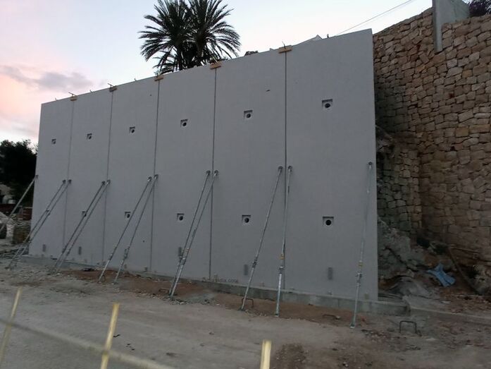 El nuevo muro de la Caleta del Port de Xàbia toma forma