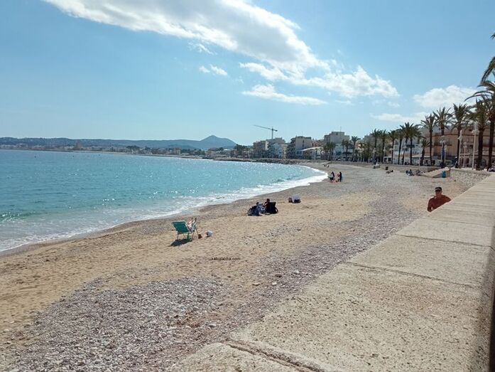 Xàbia veta el tabaco en todas sus playas