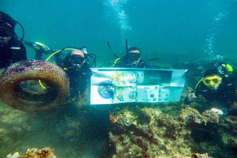 Retiran más de 400 kilos de basura del fondo del Primer Montañar y la Cala del Ministro