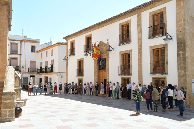 Xàbia muestra su solidaridad por la pérdida de la pequeña Olivia y condena la violencia machista