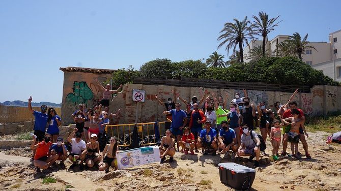 Malestar entre los organizadores de la limpieza de fondos del Arenal con el Ayuntamiento