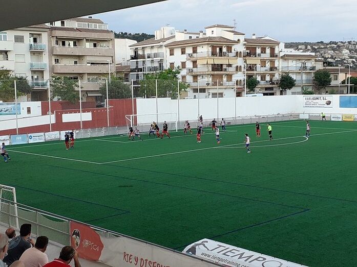 El CD Jávea remonta ante el Tavernes en una gran segunda parte